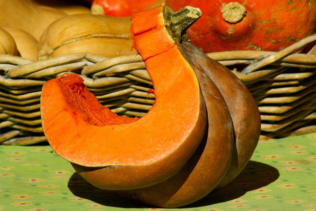 muskatkuerbis-findest-du-im-handel-oft-in-stuecke-ge-cc0-pixabay-jackmac34-190930_download Muskatkürbis findest du im Handel oft in Stücke geschnitten.