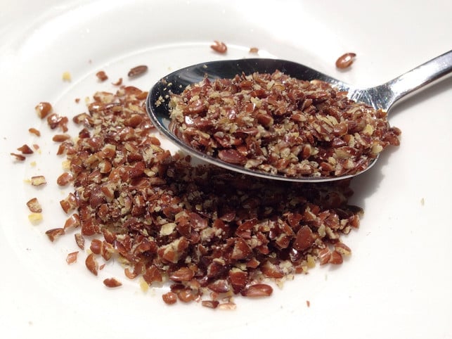 bevor-du-leinsamen-mit-joghurt-mischst-schrote-di-cc0-pixabay-fesehe-230307_download Bevor du Leinsamen mit Joghurt mischst, schrote die Samen und weiche sie ein.