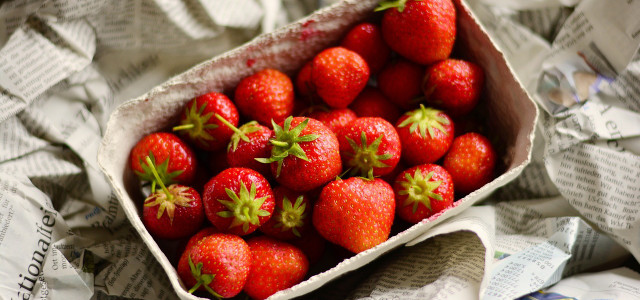 Erdbeeren verströmen kein Ethylen, weshalb der Trick bei ihnen nicht funktioniert.