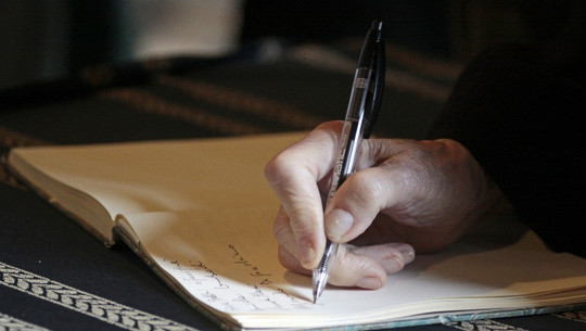 tod-regeln-vorbereitung-testament-notfallordner-cc0-pixabay-annazuc-230524 tod regeln vorbereitung testament notfallordner