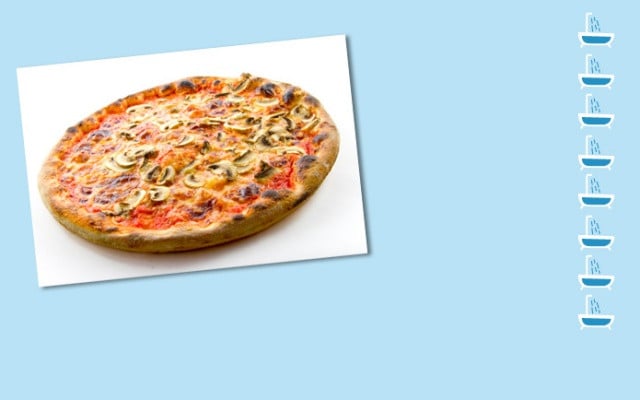 Wasserfußabdruck Pizza Wasserfußabdruck einer Pizza Magherita