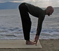 sonnengruss-im-yoga-uttanasana-b-pascal-thiele-utopiade-181217_download Sonnengruß im Yoga: Uttanasana B.