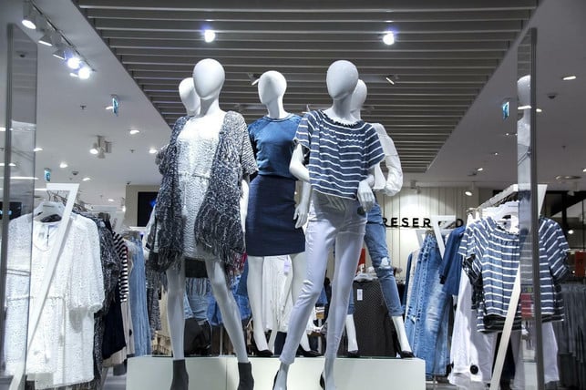 ultra-fast-fashion-gibt-es-nicht-im-schaufenster-cc0-pixabay-photomix-company-220905_download Ultra Fast Fashion gibt es nicht im Schaufenster, nur online.