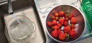 Essigbad für Erdbeeren