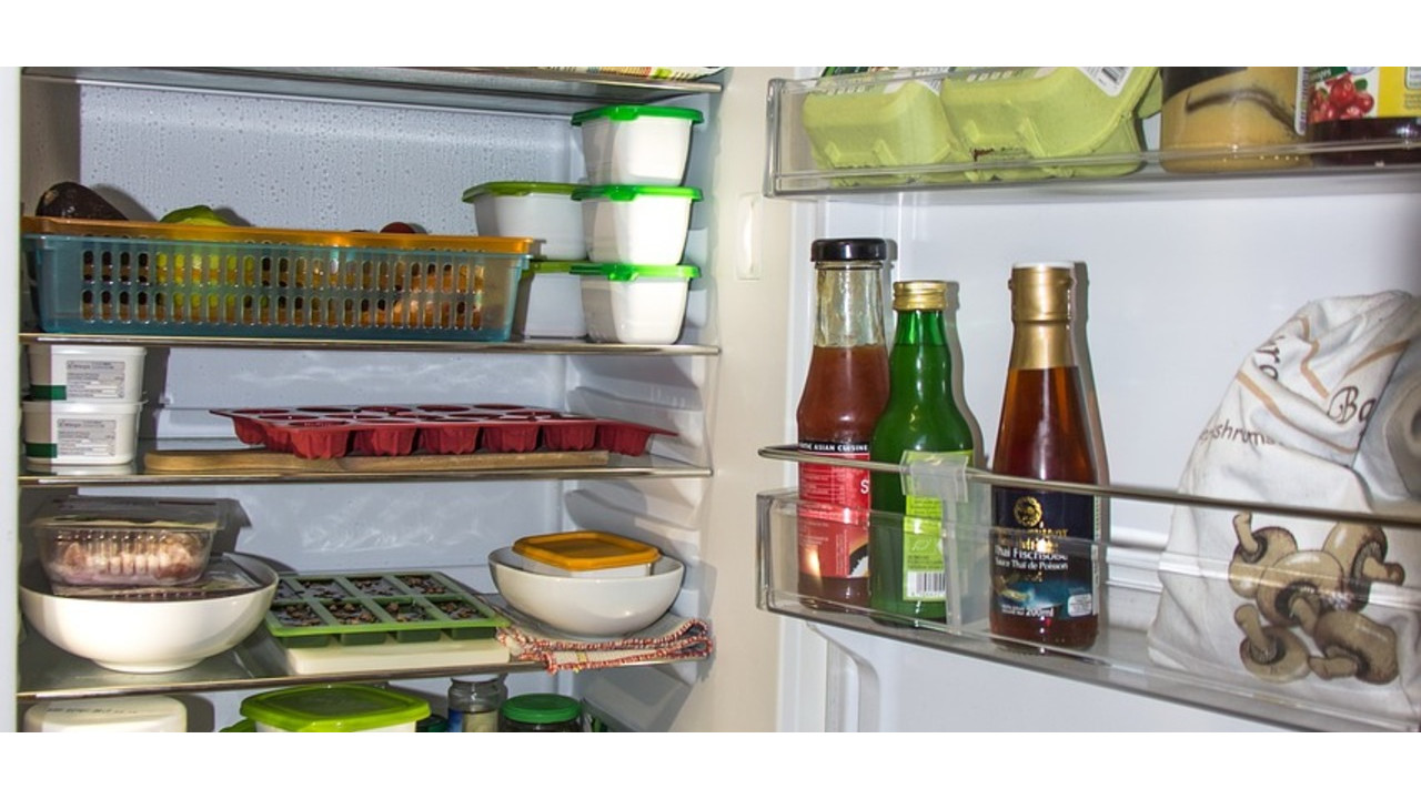 Kühlschrank abtauen: So geht es schnell und sicher 