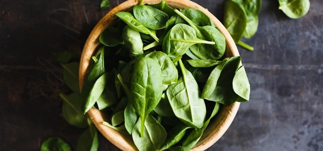 haut-haare-spinat-pb-kkolosov-170301-1280x600 Spinat enthält viele wichtige Vitamine und Mineralstoffe.