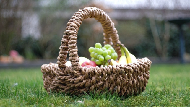 picknick-nachhaltig-in-der-natur-cc0-pixabay-steingregor07-170730 Picknicken in der Natur geht auch ohne Müll.