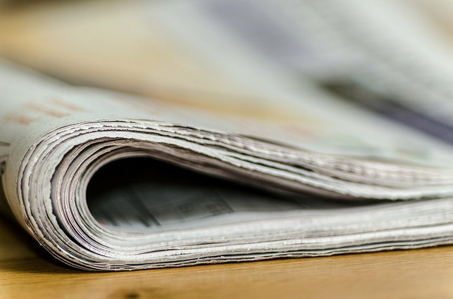 zeitungspapier-ist-ein-praktisches-hilfsmittel-we-cc0-pixabay-andrys-210819_download Zeitungspapier ist ein praktisches Hilfsmittel, wenn du dein Kaminglas reinigen möchtest.