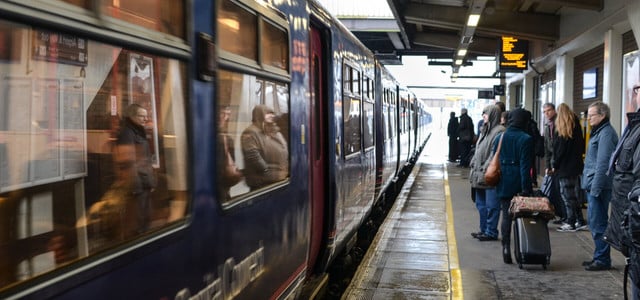 Ranking: Diese drei deutschen Bahnhöfe sind die schlechtesten in ganz Europa (Foto: CC0 / Pixabay / victoraf) Einfahrender Zug