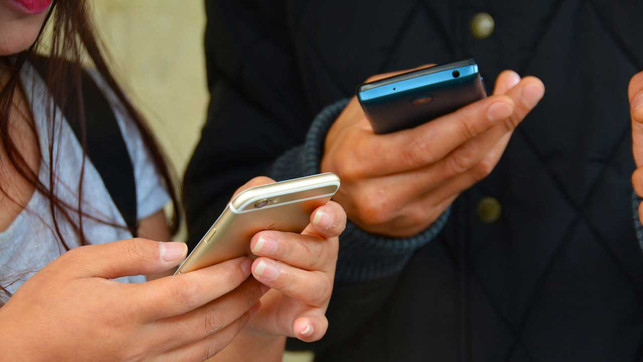 Mobile Banking mit dem Smartphone handy laptop elektogeräte refurbished verbraucherzentralen vzbz