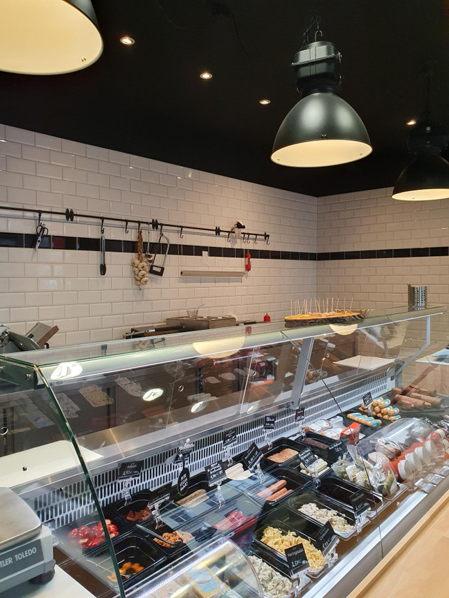 Bedientheke der veganen Fleischerei in München Bedientheke der veganen Fleischerei in München