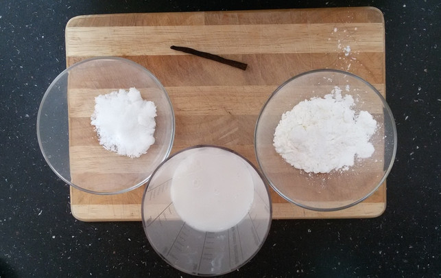 nur-vier-simple-zutaten-brauchst-du-fuer-vanillepud-jonas-kang-utopia-171023_download Nur vier Zutaten brauchst du für selbst gemachten Vanillepudding.