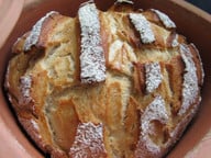 alternativ-zum-schwaden-kannst-du-auch-brot-in-ein-cc0-pixabay-lorkima-200405_download Alternativ zum Schwaden kannst du auch Brot in einem Röhmertopf backen.