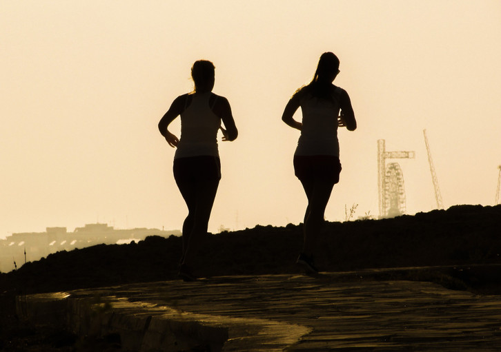 Jogging as a beginner is more fun with two people.