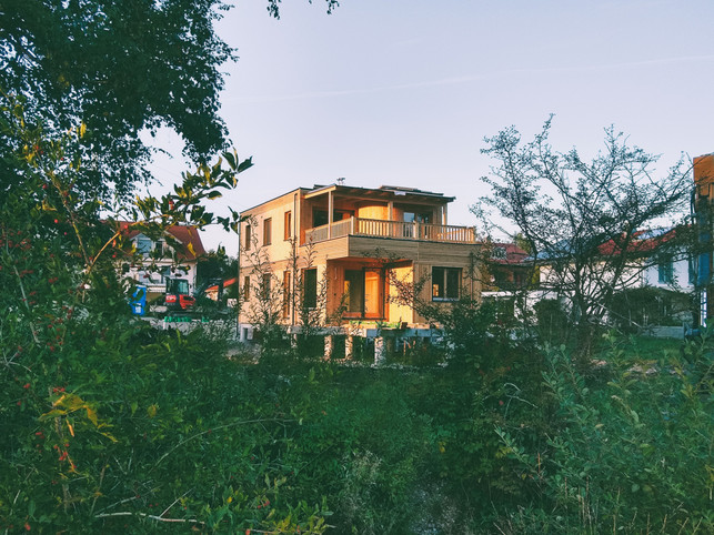Autarkes Mehrfamilienhaus Auch Mehrfamilienhäuser sind modular und autark baubar.