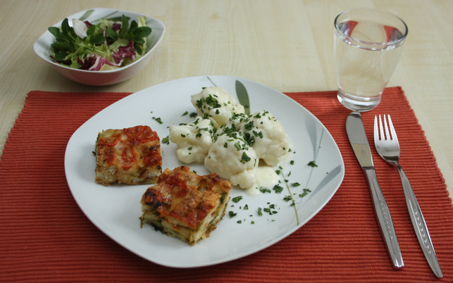 zu-blumenkohlgemuese-passt-der-leckere-brotauflauf-maria-hohenthalutopiade-200323_download Zu Blumenkohlgemüse passt ein Brotauflauf besonders gut.