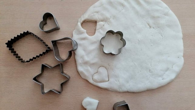 dav Verwende Ausstechformen zum Herstellen der Duftsteine.