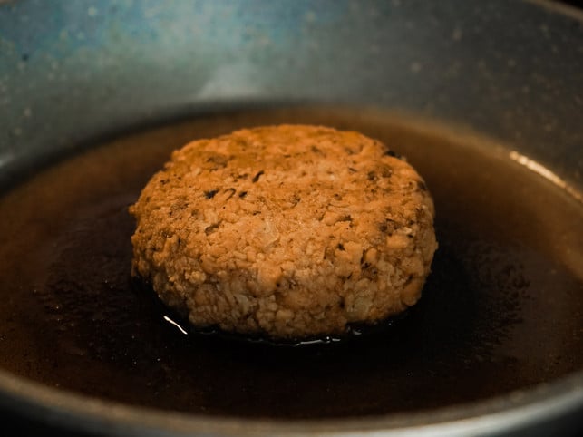 du-kannst-sowohl-gebratene-als-auch-ungebratene-bu-cc0--pixabay--uh_yeah_20101995-250916_download Du kannst sowohl gebratene als auch ungebratene Burger-Patties einfrieren.