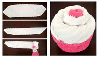 cupcake-aus-sckchen-und-waschlappen-melanie-von-daake-utopia-170704 Als Geschenk zur Geburt kannst du einen Cupcake aus Söckchen und Waschlappen basteln.