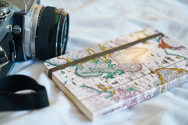 kamera-und-notizbuch-sind-wichtige-werkzeuge-eines-cc0-pixabay-engin_akyurt-181205_download Kamera und Notizbuch sind wichtige Werkzeuge eines Journalisten.