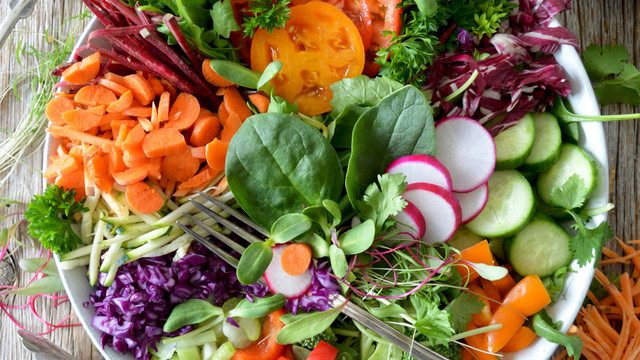 5 Portionen Obst und Gemüse am Tag: Stimmt die Regel? 5 Portionen Obst und Gemüse am Tag: Stimmt die Regel?