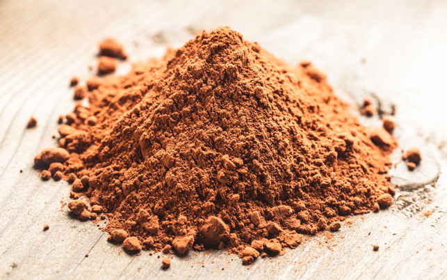 chocolate powder Aus Heilerde kannst du eine Maske gegen Pickel anrühren.