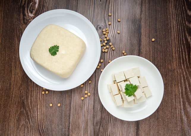 sojasauce-und-tofu-sind-eine-gesunde-kombination-cc0-pixabay-waichi2021-220315_download Sojasauce und Tofu sind eine gesunde Kombination.