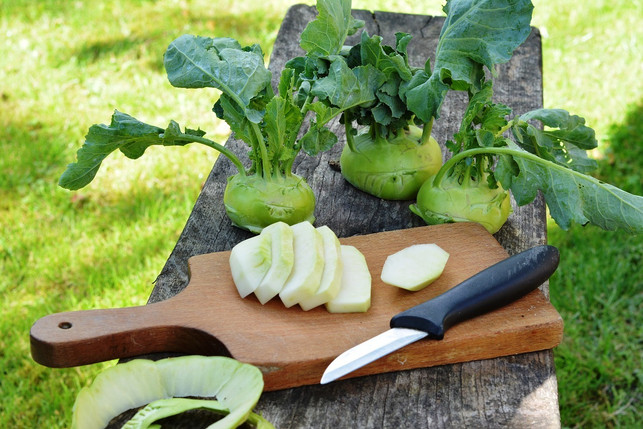 wenn-du-den-kohlrabi-duenner-schneidest-werden-die-cc0-pixabay-utroja0-190522_download Wenn du den Kohlrabi dünner schneidest, werden die Sticks knuspriger.