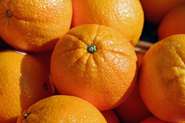 Oranges contain valuable vitamins and minerals that are also found in apple juice.