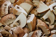 bevor-du-die-champignons-einfrierst-sollest-du-si-cc0-pixabay-manfredrichter-200820_download Bevor du die Champignons einfrierst, sollest du sie klein schneiden.