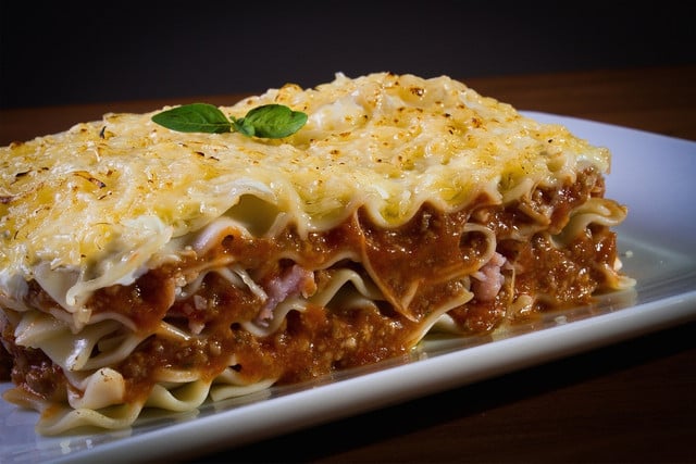 Béchamelsauce: Rezept für Lasagne – klassische und vegane Variante ...