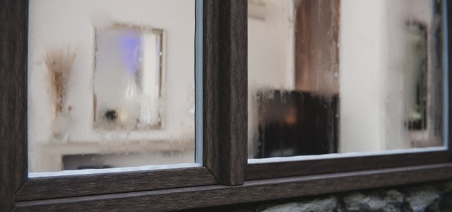 Beschlagene Fenster sind ein sicheres Anzeichen für zu hohe Luftfeuchtigkeit.