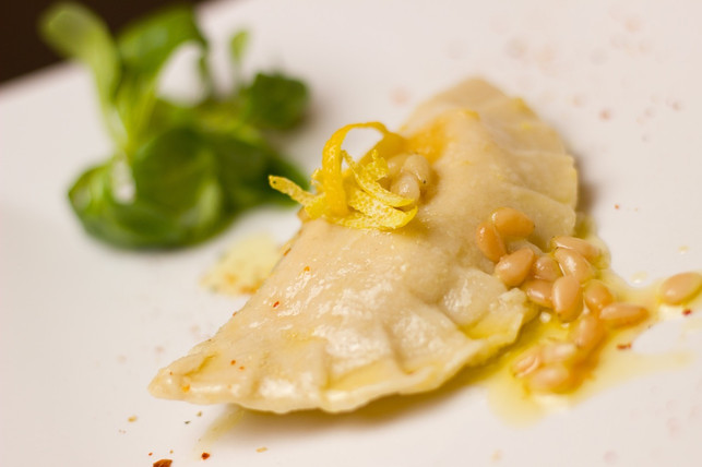 zu-diesen-veganen-ravioli-schmeckt-eine-zitronenma-cc0-pixabay-einladung_zum_essen-180628_download Zu diesen veganen Ravioli schmeckt eine Zitronenmarinade super.