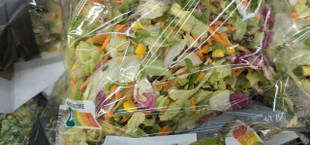 Salat aus dem Plastikbeutel - ein Gesundheitsrisiko?