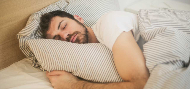Schlafmangel: 5 Strategien, wie du Zeiten mit wenig Schlaf überstehst
