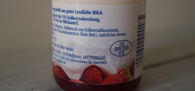 inhaltsstoffe-arome_u_jw_161118_1280x600 Anleitung: Lebensmittel-Zutatenliste richtig lesen: Der Erdbeerjoghurt enthält natürliches Aroma – aber nicht aus Erdbeeren.