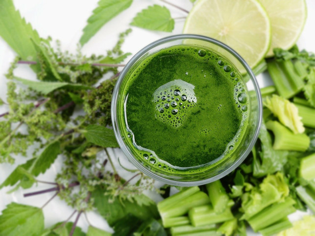 beim-scheinfasten-stehen-frische-smoothie-suppen-cc0-pixabay-silviarita-220922_download Beim Scheinfasten stehen frische Smoothie, Suppen, Salate, aber auch Gemüse-Currys auf dem Speiseplan.
