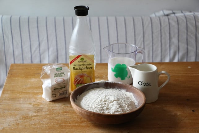 rezept-fuer-vegane-pfannkuchen-die-zutaten-utopia-katharina-bliem-170806_download Rezept für vegane Pfannkuchen - die Zutaten