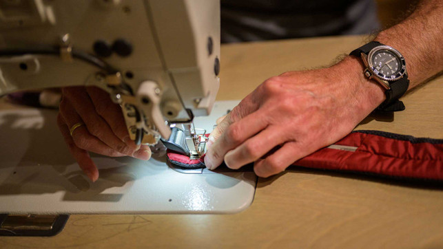 JT_Z7_1_20190509_00264-scaled_1920x1080 Beinahe verlorengegangen: die Kultur der Reparatur von Kleidung; sie funktioniert jetzt auch im Outdoor-Bereich