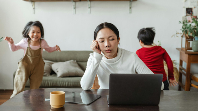 Prokon_24SA4_Bild1 Frauen leiden unter mentaler Belastung / Mental Load