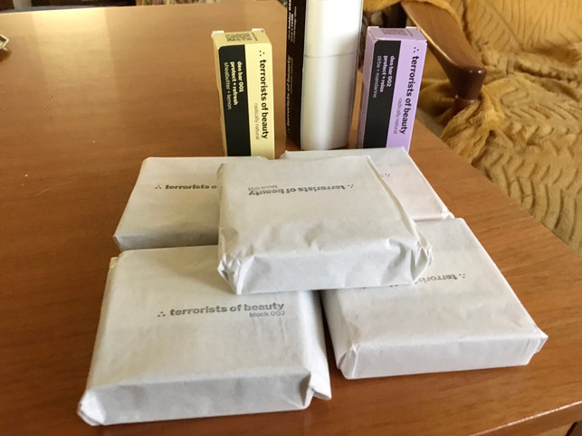 produkte-von-terrorists-of-beauty-brauchen-nicht-v-martina-naumann-utopia-230515_download Produkte von Terrorists of Beauty brauchen nicht viel Verpackung.