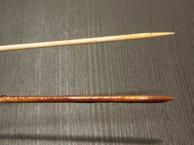 staebchenprobe-im-vergleich-oben-ist-der-kuchen-fe-sven-christian-schulz-utopia-201115_download Stäbchenprobe im Vergleich: Oben ist der Kuchen fertig, unten nicht.