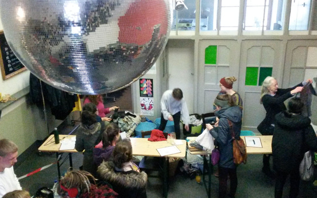 Kleidertausch3-u-Brigitte_Rohm-190202-1280x800 Kleidertauschbörse