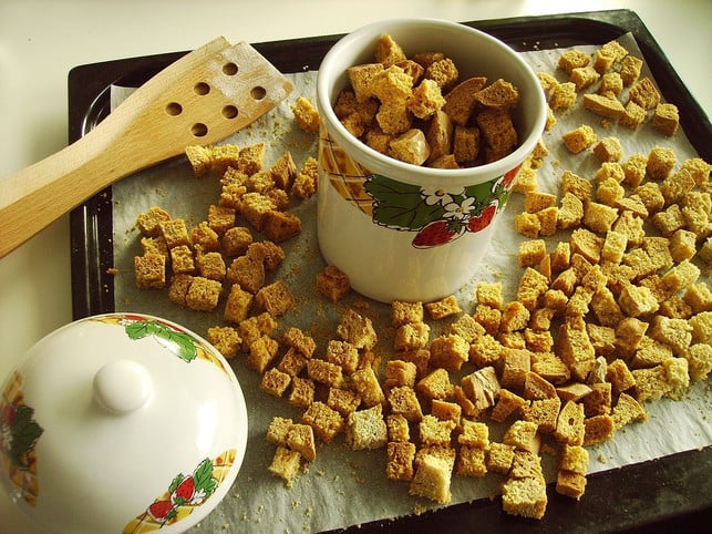 croutons-zubereiten-ist-eine-idee-um-restwaerme-zu-cc0-pixabay-mateya-221017_download Croutons zubereiten ist eine Idee, um Restwärme zu nutzen.