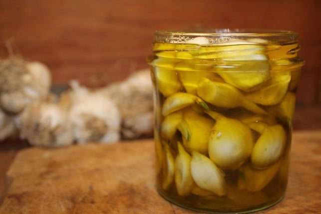 die-knoblauchpaste-vor-dem-puerieren-in-dieser-for-pascal-thiele-utopiade-190123_download Die Knoblauchpaste vor dem Pürieren: In dieser Form könntest du Knoblauch auch einlegen.