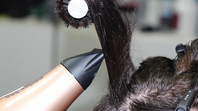 haare-foehnen-cc0--pixabay--jo_johnston-251020 Haare föhnen