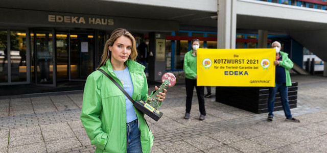 Diese Woche verlieh Greenpeace die "goldene Kotzwurst" an Edeka.