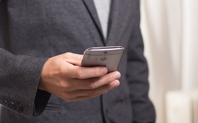 verschiedene-produktbestandteile-wie-zb-gehaeuse-cc0-pixabay-niekverlaan-200224_download Verschiedene Produktbestandteile wie z.B. Gehäuse von Smartphones können Bisphenol S enthalten.
