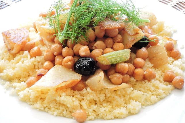 chickpea and soybeans supply-no-n-c0-pixabay-pixel1-190117_download Chickpeas and soybeans not only provide you with isoflavons, but also with important vitamins and minerals.