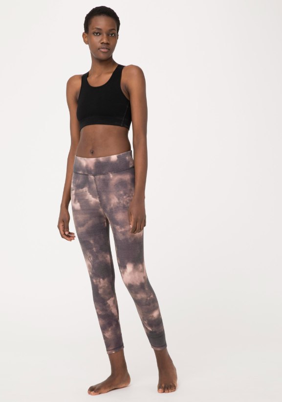 nachhaltige-yogakleidung-sales-hessnatur-281222.jpg Nachhaltige Yogakleidung Sales